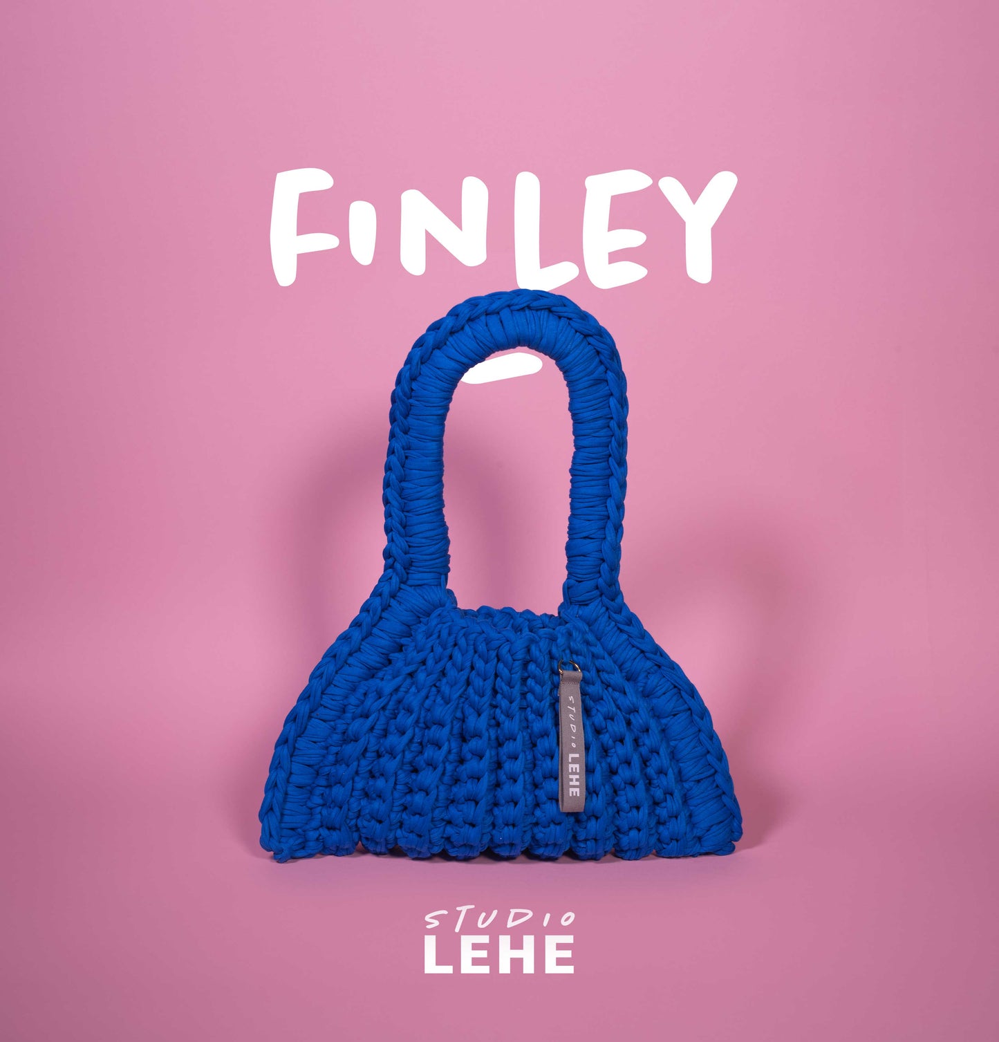 Knallblaue Häkeltasche in ovaler Form aus T-Shirt-Garn – Modell Finley