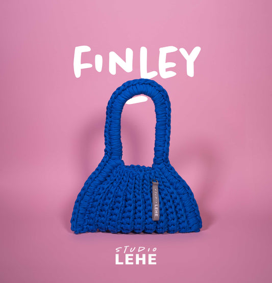 Knallblaue Häkeltasche in ovaler Form aus T-Shirt-Garn – Modell Finley